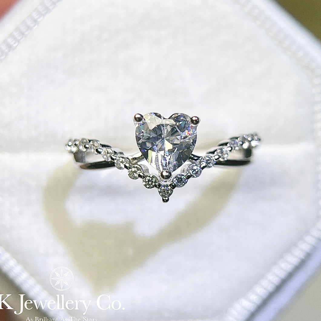 Moissanite Heart V-Crown Ring 莫桑石愛心V字皇冠戒指