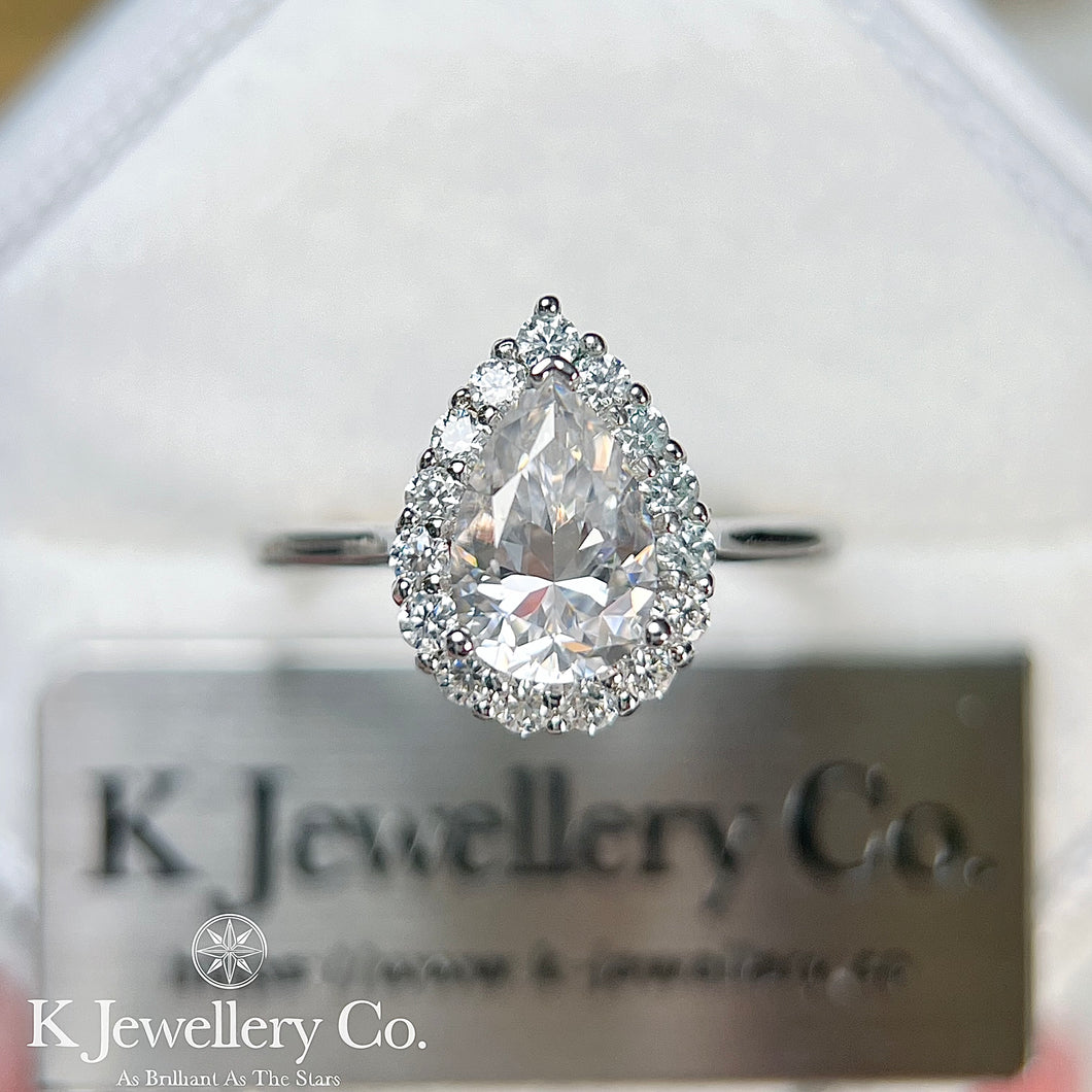 Moissanite Pear Halo Ring  全莫桑石梨型圍鑲戒指