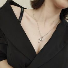 Load image into gallery viewer Cubic Zirconia Cross Necklace 高碳鑽純銀雙十字架頸鏈
