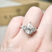 將圖片載入圖庫檢視器 Moissanite 5ct+1.72ct Pear Brilliant Ring 莫桑石華麗5卡+1.72卡水滴型愛心戒指
