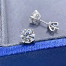 Load image into gallery viewer Moissanite 18K Gold Classic Four Prongs Earrings 18K莫桑石經典四爪耳環
