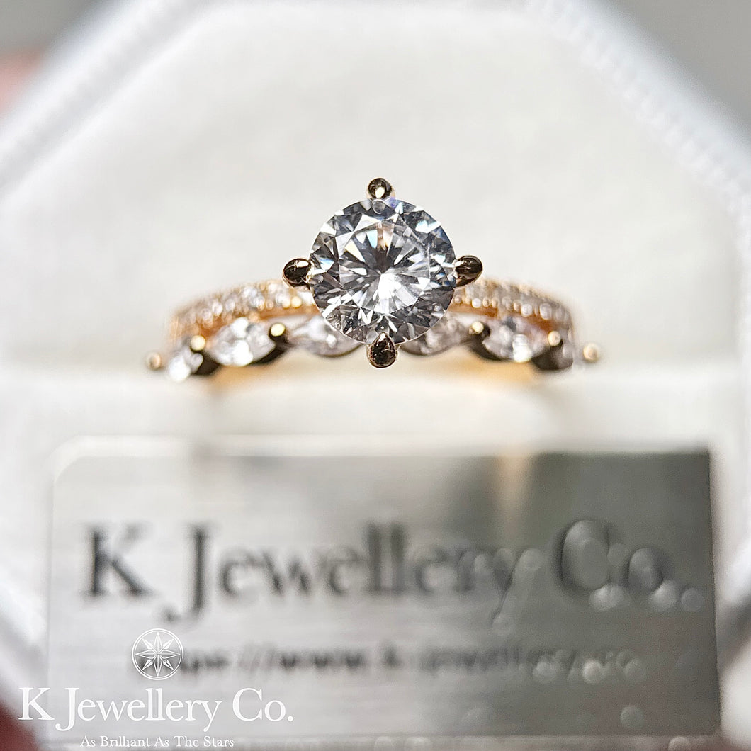 Moissanite Aurora Dawn Ring 莫桑石晨曦之光戒指