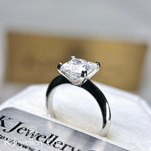 將圖片載入圖庫檢視器 Moissanite Princess Cut Ring 莫桑石公主方戒指
