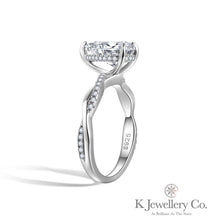 Load image into gallery viewer Moissanite Twisted Pear 2ct Ring 莫桑石水滴型2卡戒指
