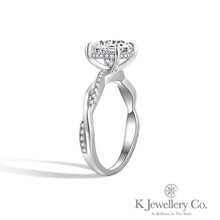 Load image into gallery viewer Moissanite Twisted Princess Cut 2ct Ring 莫桑石公主方兩卡波浪戒指
