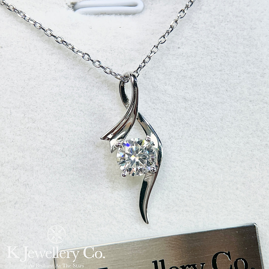 Moissanite Ribbon Luster Necklace 莫桑石絲帶閃耀頸鏈