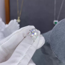 將影片載入圖庫檢視器並播放，Moissanite Pear 5ct Ring 莫桑石水滴型5卡戒指
