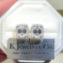 將影片載入圖庫檢視器並播放，Moissanite Radiant Cut/ Emerald Cut Halo Ear Studs  莫桑石祖母綠切/雷迪恩切圍鑲耳環
