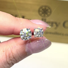 Load the video into the gallery viewer and play, Moissanite 18K Gold Classic Four Prongs Earrings 18K莫桑石經典四爪耳環
