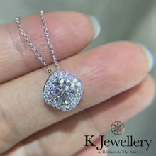 將影片載入圖庫檢視器並播放，Moissanite Square Full Paved Necklace 莫桑石方型圍鑲頸鏈
