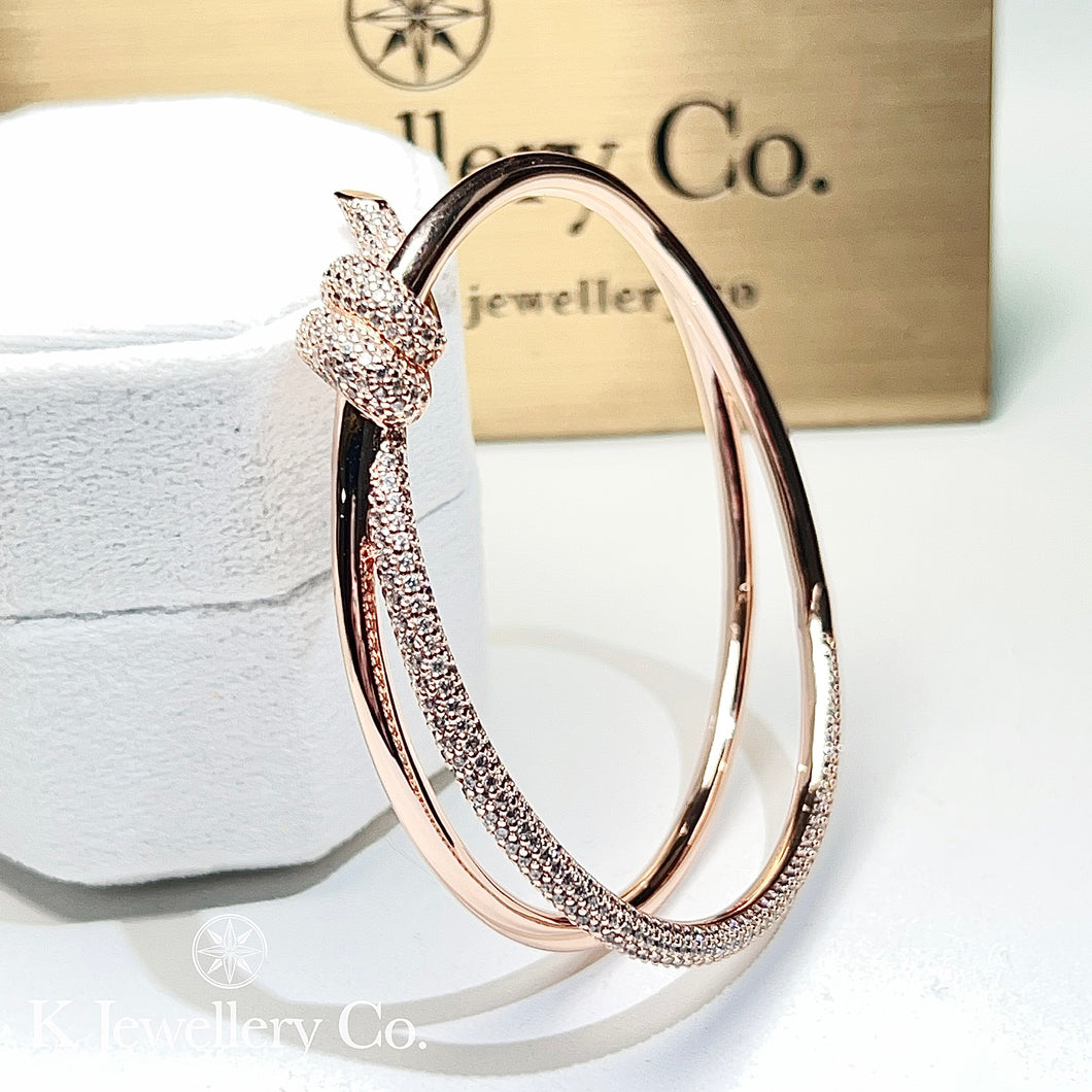 Cubic Zirconia Knot Bangle 高碳鑽繩結手鐲